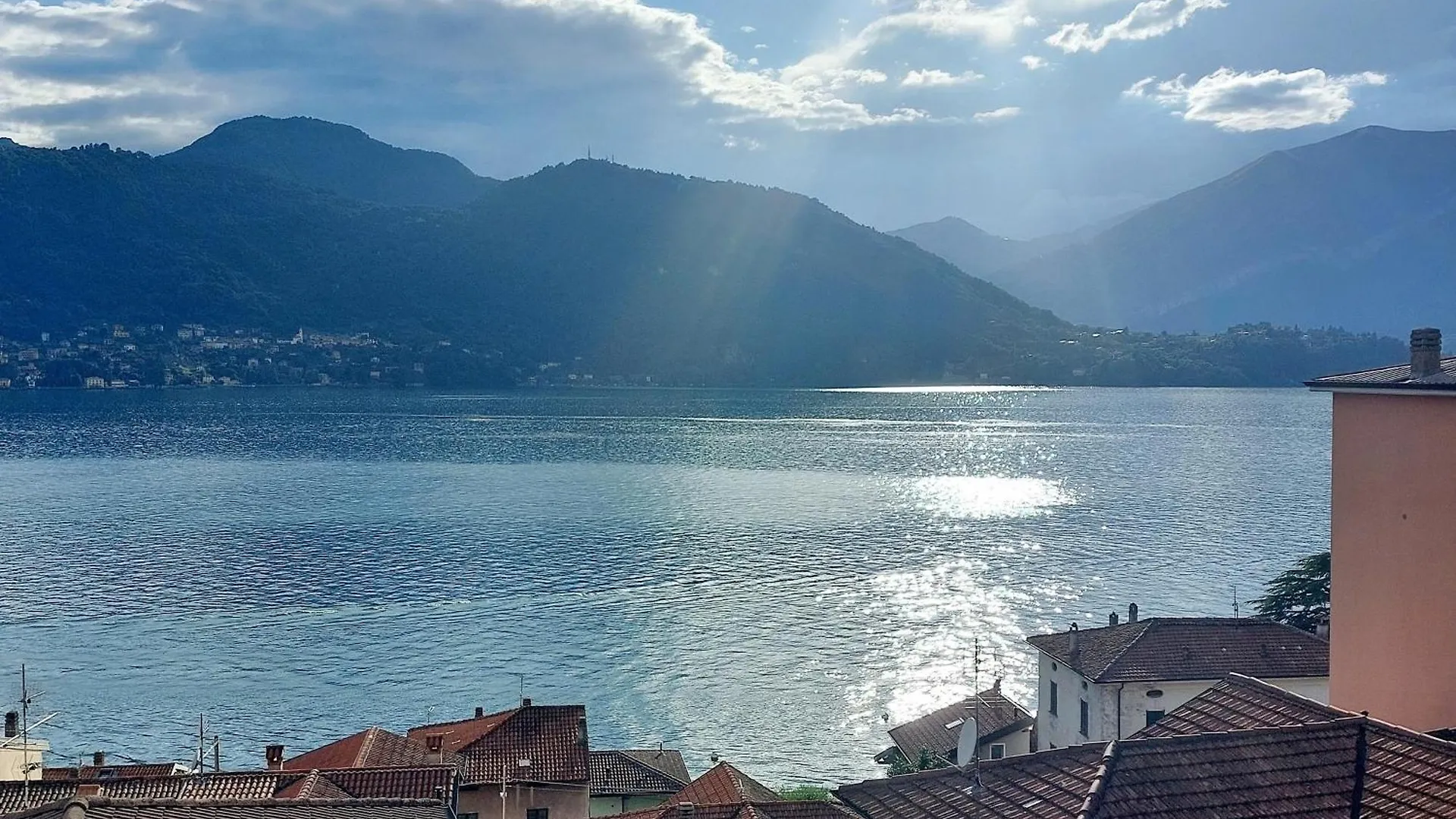Golden Lake View Lierna