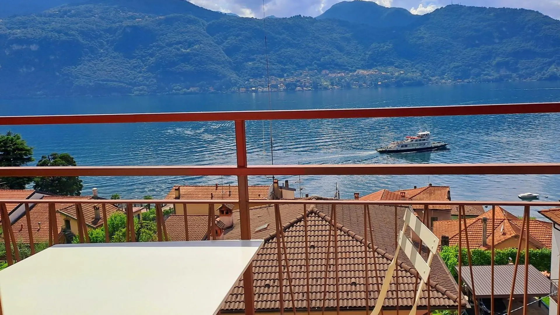 Apartment Golden Lake View Lierna Italy