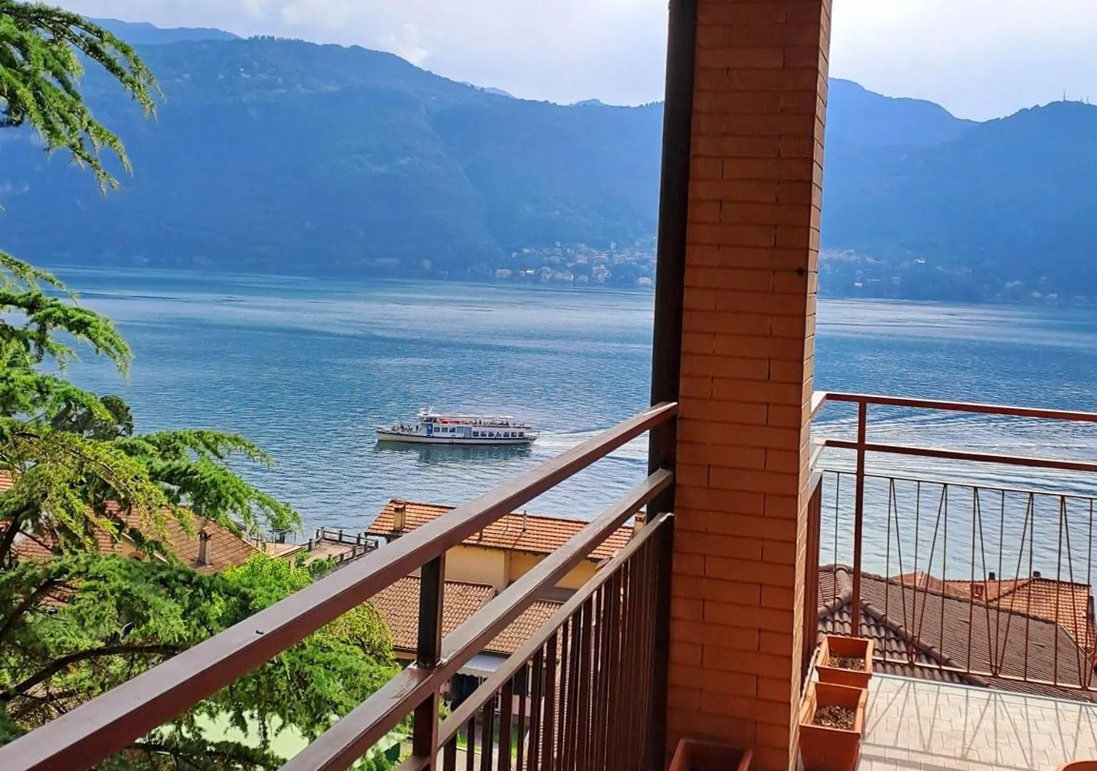 Golden Lake View Lierna