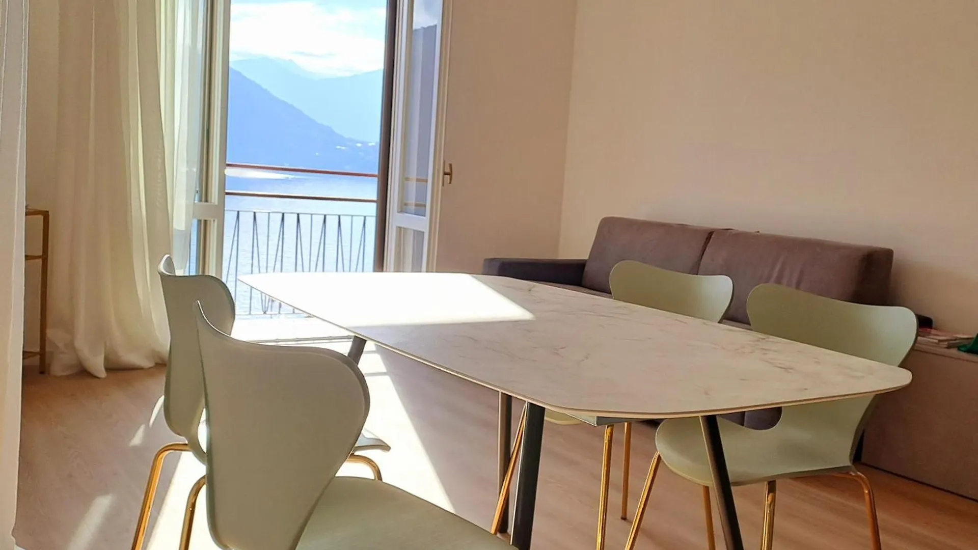 Golden Lake View Lierna Apartment