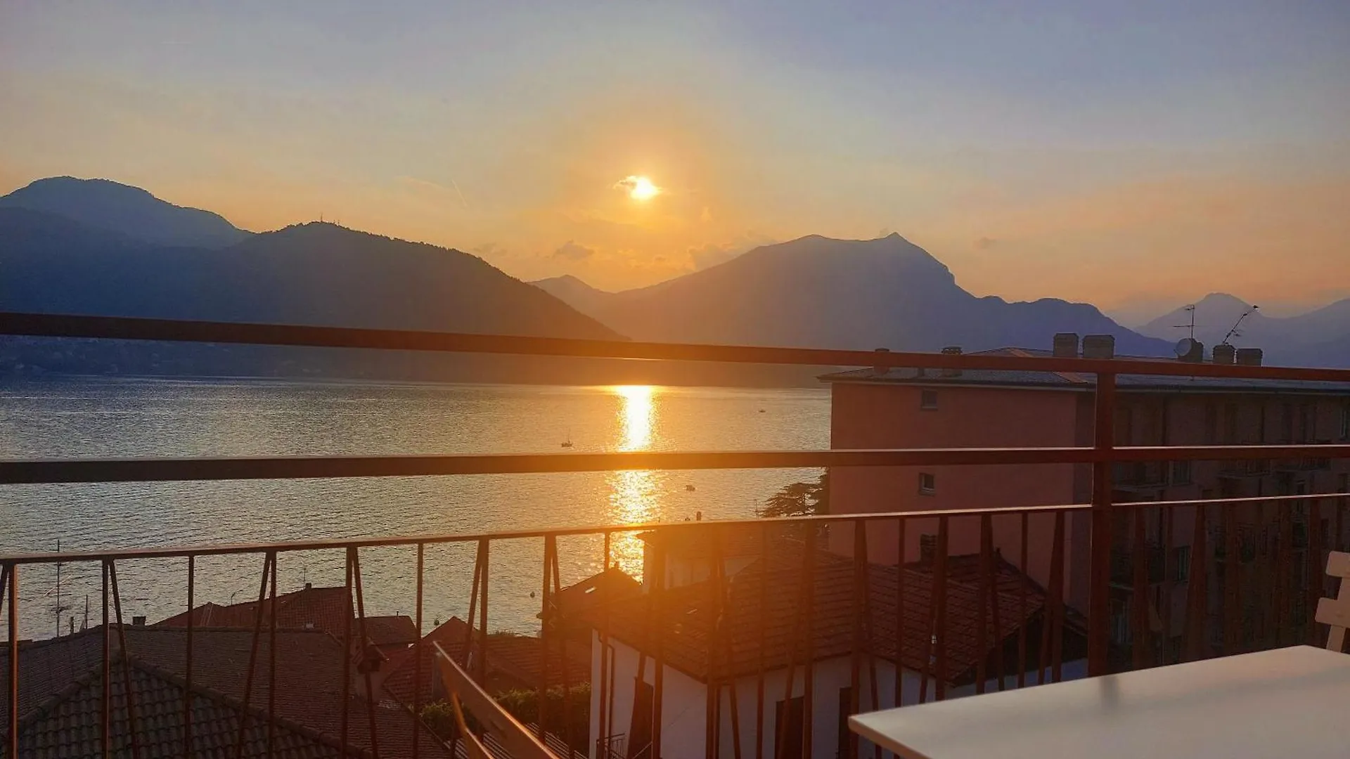 Golden Lake View Lierna Apartment